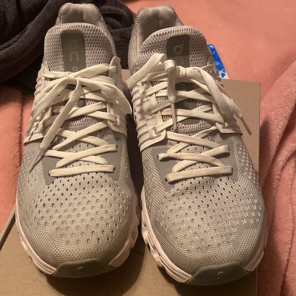 On cloud womens 8 - Picture 2 of 2